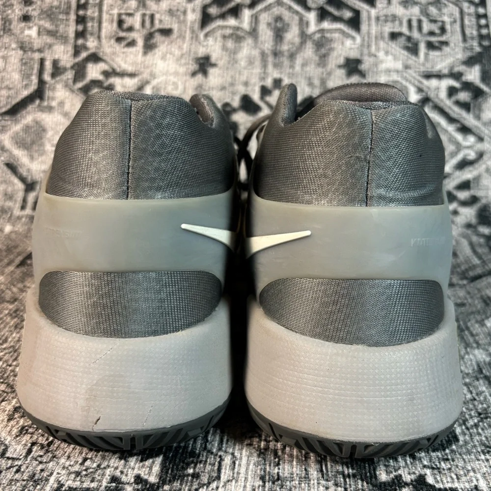 Nike‎ Boys KD Trey 5 IV Wolf Gray Lace Up Basketball Shoes Size 5.5Y